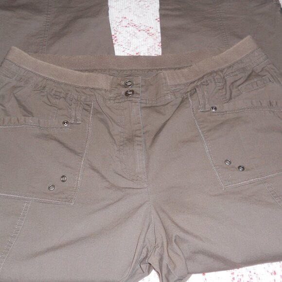 Chico's 2.5 Brown Taupe Convertible Pants Cargo Pocket Fits Size 14 - Picture 2 of 10